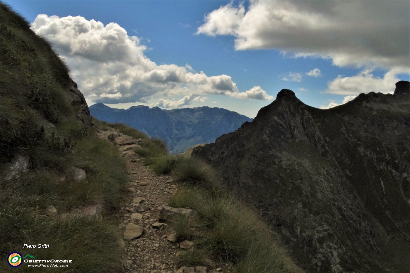 66 Il 101 in traverso alle falde del Monte di Sopra.JPG